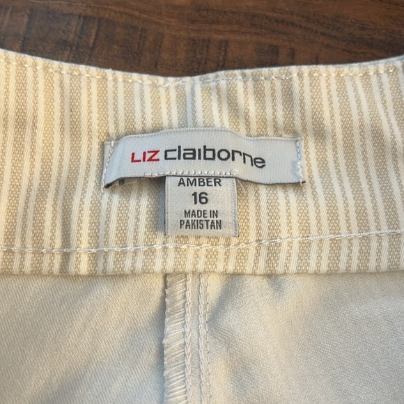 NWT Liz, Claiborne Amber, comfort stretch, neutral stripe shorts, size 16 - Picture 6 of 10